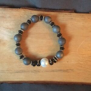 Silver druzy and Czech Glass stretch bracelet.